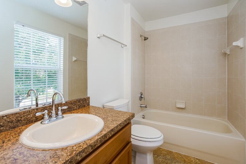 2,165/Mo, 10277 Newminster Loop Ruskin, FL 33573 Bathroom View