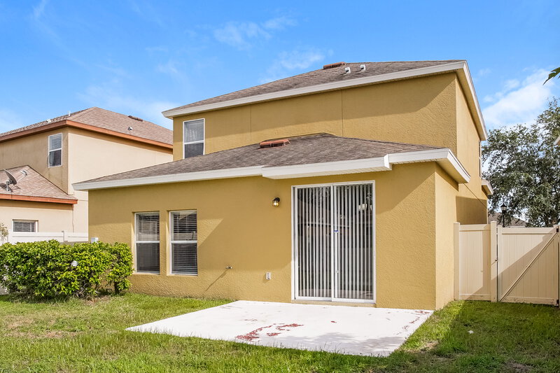 2,165/Mo, 10277 Newminster Loop Ruskin, FL 33573 Rear View