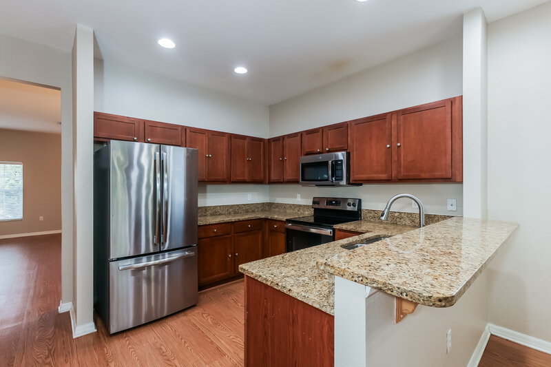 2,180/Mo, 3672 Barred Owl Rd Lakeland, FL 33811 Kitchen View 3