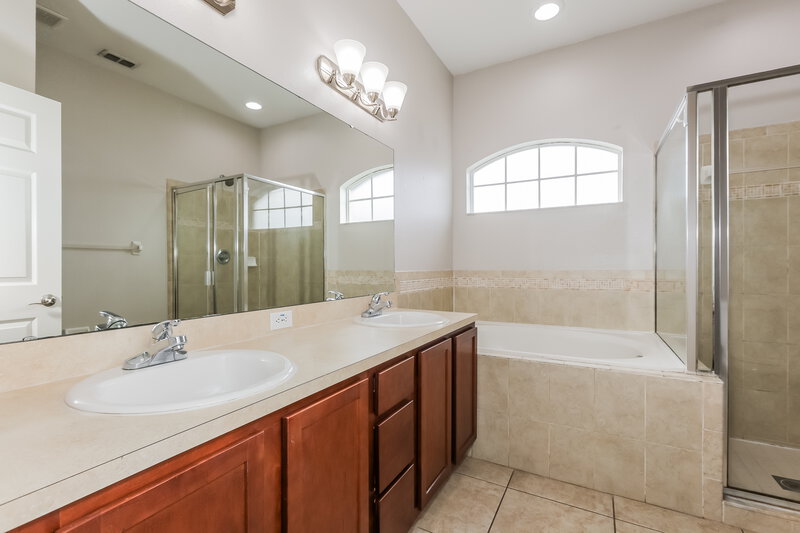 2,180/Mo, 3672 Barred Owl Rd Lakeland, FL 33811 Main Bathroom View