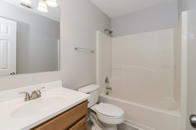 4,050/Mo, 30249 Birdhouse Drive Wesley Chapel, FL 33545 Main Bathroom View