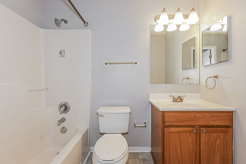2,430/Mo, 30249 Birdhouse Drive Wesley Chapel, FL 33545 Main Bathroom View