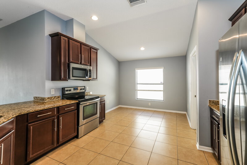 2,355/Mo, 7319 Tangle Bend Drive Gibsonton, FL 33534 Kitchen View