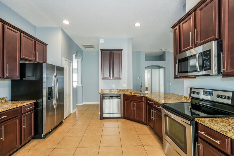 2,355/Mo, 7319 Tangle Bend Drive Gibsonton, FL 33534 Kitchen View 3