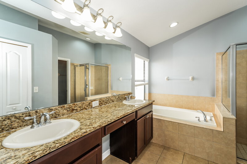 2,355/Mo, 7319 Tangle Bend Drive Gibsonton, FL 33534 Main Bathroom View