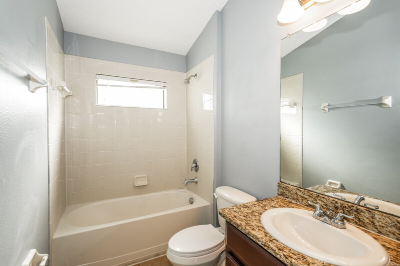 2,355/Mo, 7319 Tangle Bend Drive Gibsonton, FL 33534 Bathroom View