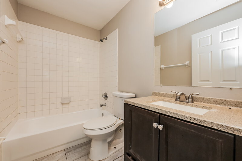 1,965/Mo, 1449 Mohrlake Dr Brandon, FL 33511 Bathroom View 2
