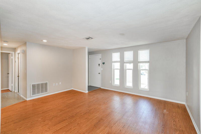 2,130/Mo, 4308 Chipmunk Drive New Port Richey, FL 34653 Living Room View 2