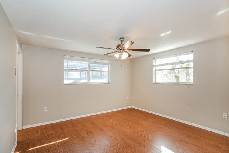 2,130/Mo, 4308 Chipmunk Drive New Port Richey, FL 34653 Main Bedroom View