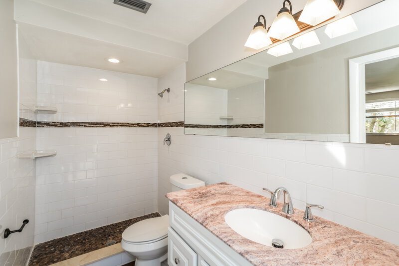 2,130/Mo, 4308 Chipmunk Drive New Port Richey, FL 34653 Main Bathroom View