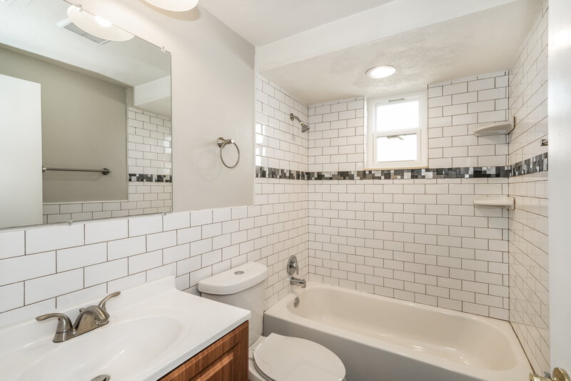 2,130/Mo, 4308 Chipmunk Drive New Port Richey, FL 34653 Bathroom View