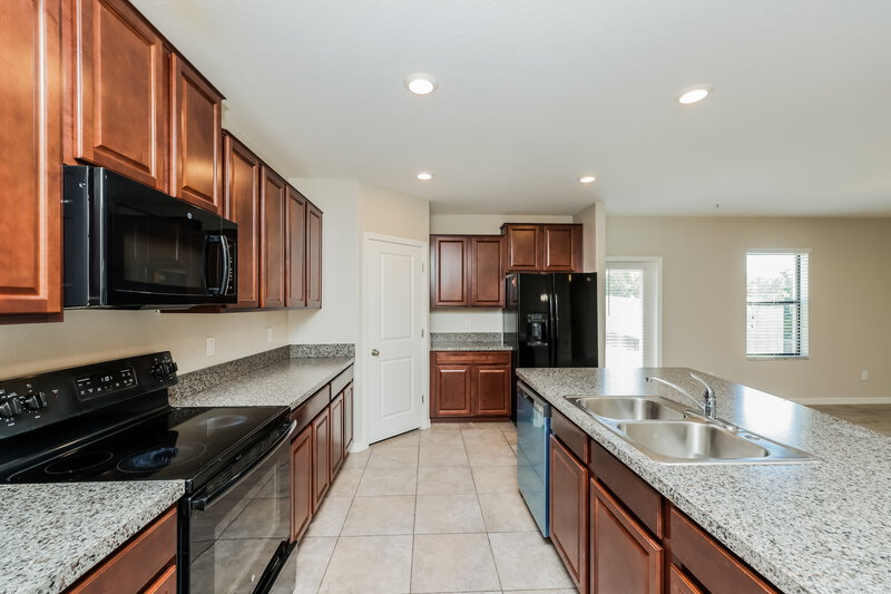 2,350/Mo, 13903 Arbor Pines Dr Riverview, FL 33579 Kitchen View