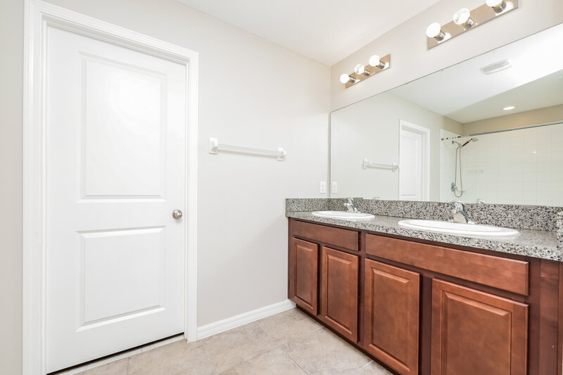 2,350/Mo, 13903 Arbor Pines Dr Riverview, FL 33579 Main Bathroom View 2
