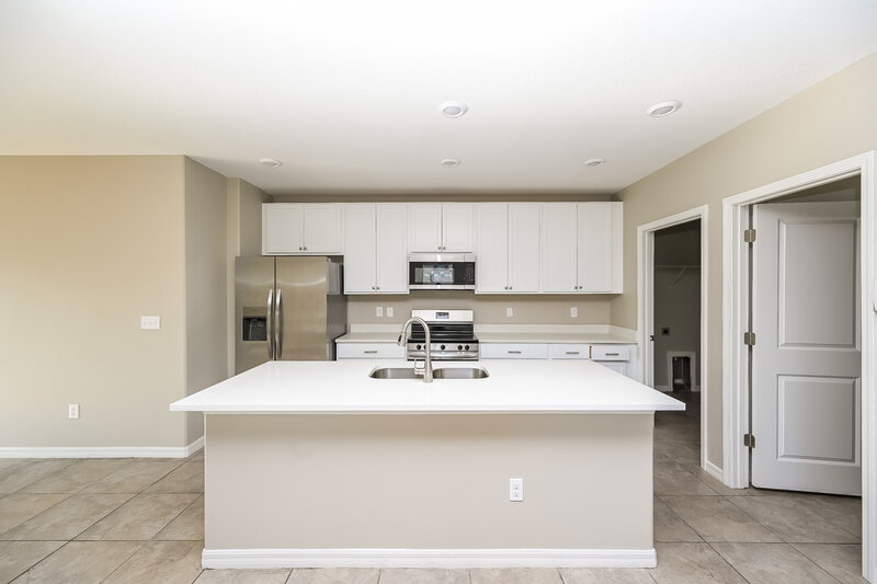 2,510/Mo, 14802 Diamond View Pl Wimauma, FL 33598 Kitchen View