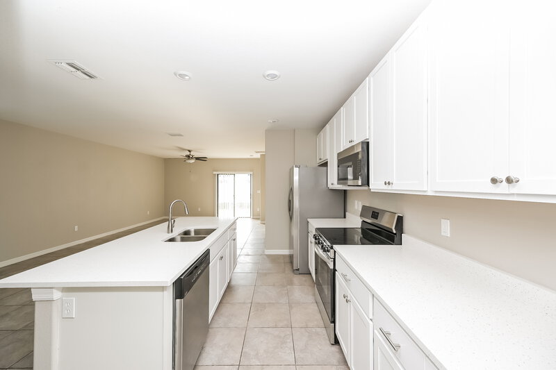 2,510/Mo, 14802 Diamond View Pl Wimauma, FL 33598 Kitchen View 2