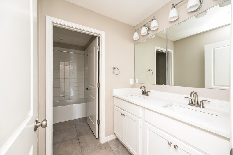 2,510/Mo, 14802 Diamond View Pl Wimauma, FL 33598 Bathroom View