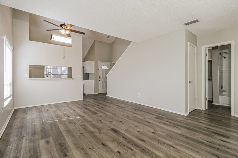 0/Mo, 3408 Laurel Dale Dr Tampa, FL 33624 Living Room View 2