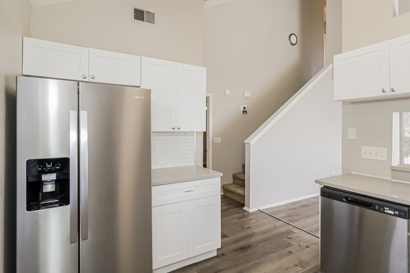 0/Mo, 3408 Laurel Dale Dr Tampa, FL 33624 Kitchen View 2