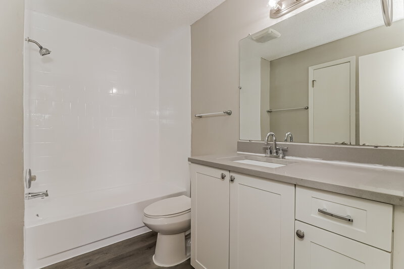 0/Mo, 3408 Laurel Dale Dr Tampa, FL 33624 Bathroom View