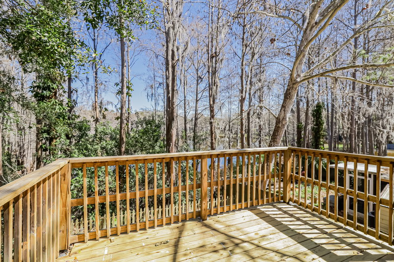 0/Mo, 3408 Laurel Dale Dr Tampa, FL 33624 Deck View
