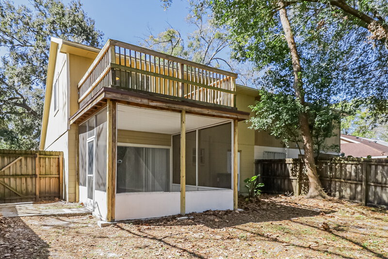 0/Mo, 3408 Laurel Dale Dr Tampa, FL 33624 Rear View