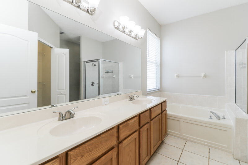 2,395/Mo, 18216 Brookpark Drive Tampa, FL 33647 Bathroom View