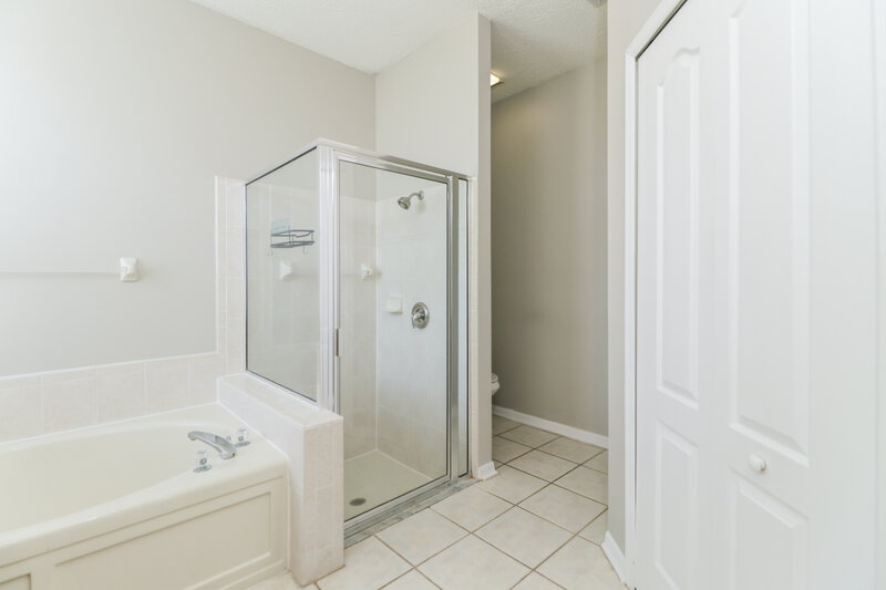 2,395/Mo, 18216 Brookpark Drive Tampa, FL 33647 Main Bathroom View