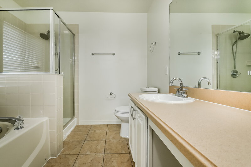 0/Mo, 10610 Boyette Creek Boulevard Riverview, FL 33569 Main Bathroom View