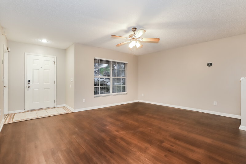 2,040/Mo, 907 Cape Cod Circle Valrico, FL 33594 Living Room View