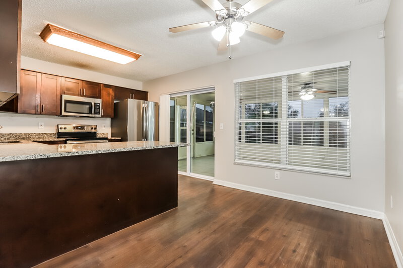 2,040/Mo, 907 Cape Cod Circle Valrico, FL 33594 Dining Room View