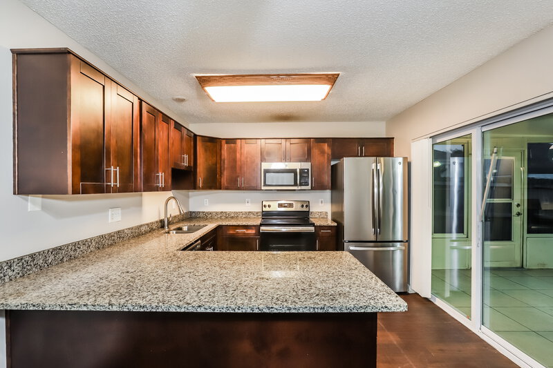 2,040/Mo, 907 Cape Cod Circle Valrico, FL 33594 Kitchen View