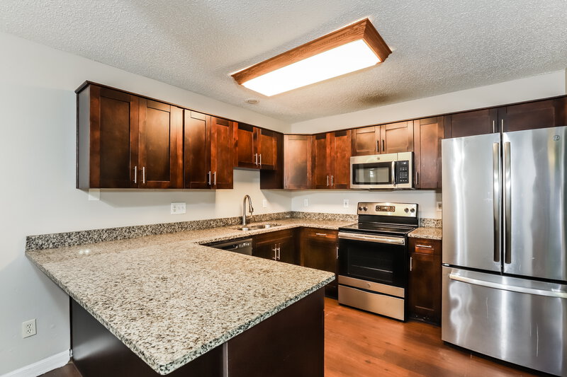 2,040/Mo, 907 Cape Cod Circle Valrico, FL 33594 Kitchen View 2