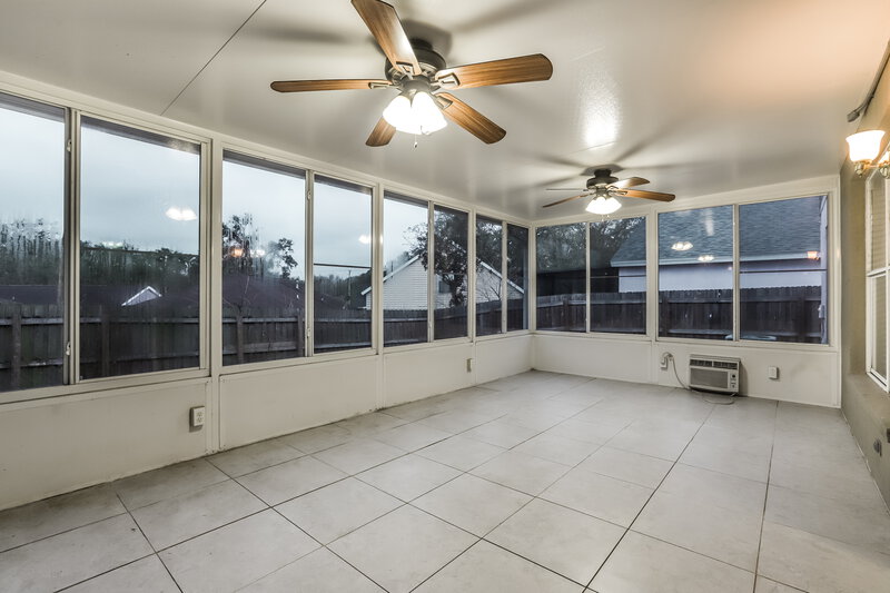 2,040/Mo, 907 Cape Cod Circle Valrico, FL 33594 Sun Room View