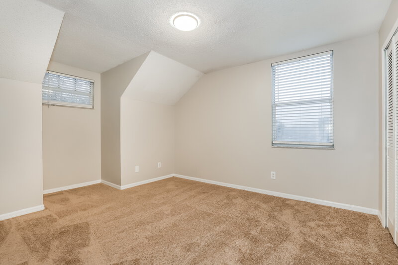 2,040/Mo, 907 Cape Cod Circle Valrico, FL 33594 Bedroom View