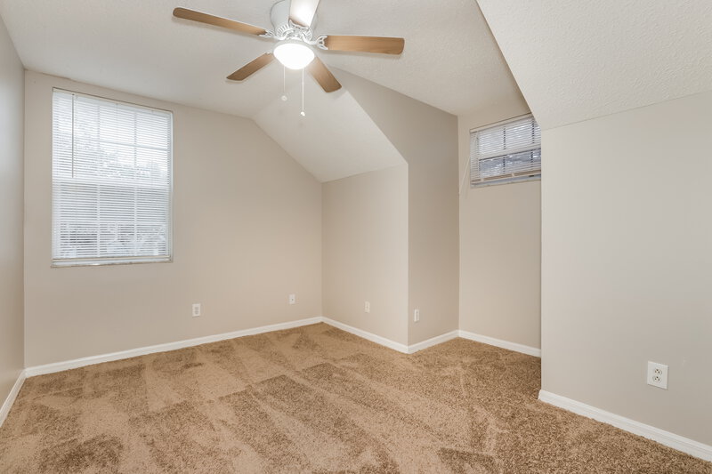 2,040/Mo, 907 Cape Cod Circle Valrico, FL 33594 Bedroom View 2