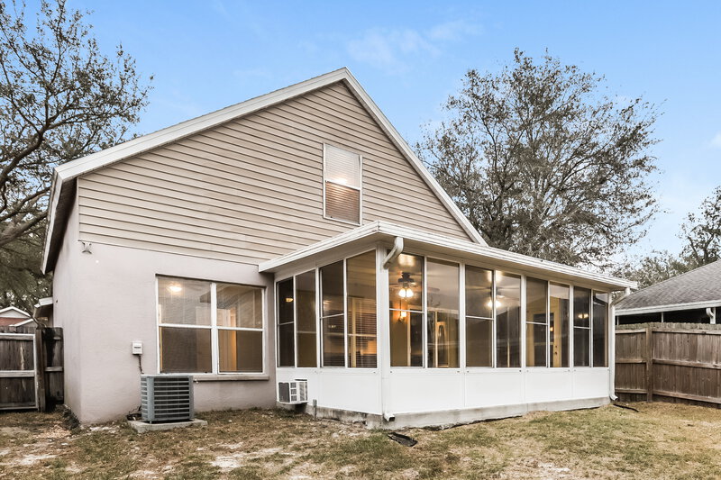 2,040/Mo, 907 Cape Cod Circle Valrico, FL 33594 Rear View