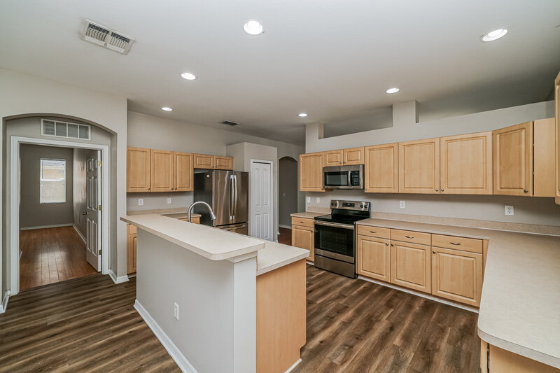 2,270/Mo, 17345 Bumblebee Pass Land O Lakes, FL 34638 Kitchen View