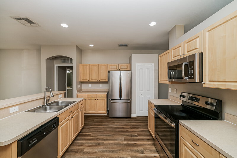2,270/Mo, 17345 Bumblebee Pass Land O Lakes, FL 34638 Kitchen View 2