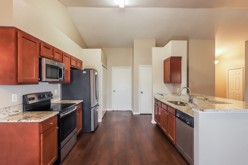 2,160/Mo, 2717 Sundance Place Mulberry, FL 33860 Kitchen View