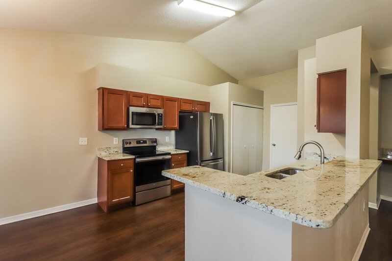 2,160/Mo, 2717 Sundance Place Mulberry, FL 33860 Kitchen View 3