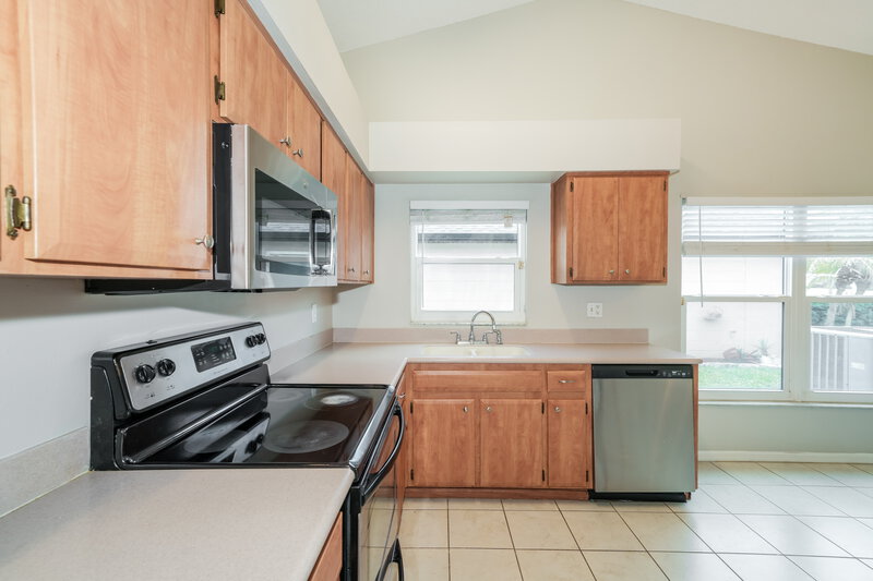 2,175/Mo, 2047 Sarah Louise Dr Brandon, FL 33510 Kitchen View