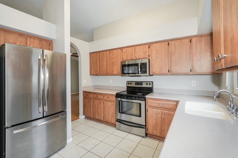 2,175/Mo, 2047 Sarah Louise Dr Brandon, FL 33510 Kitchen View 2