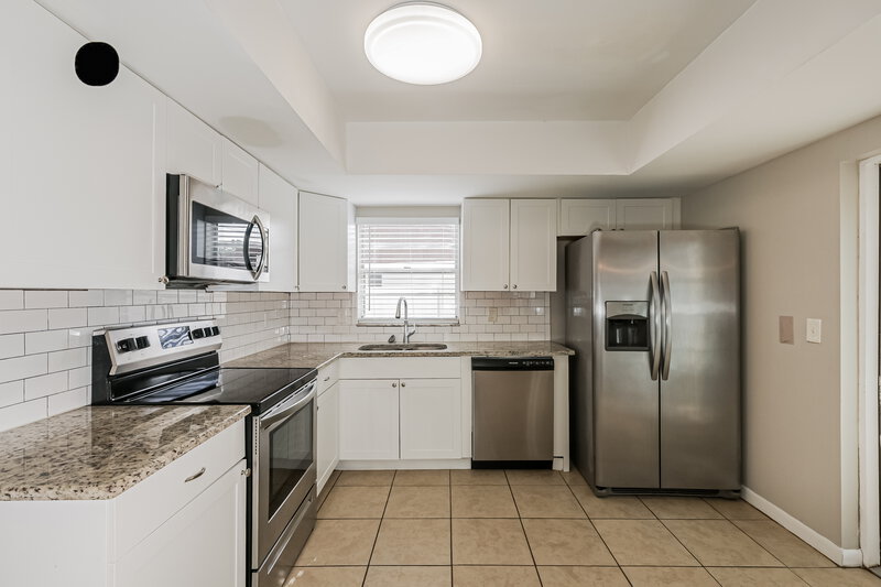 2,220/Mo, 16314 Caliente Place Tampa, FL 33624 Kitchen View 2