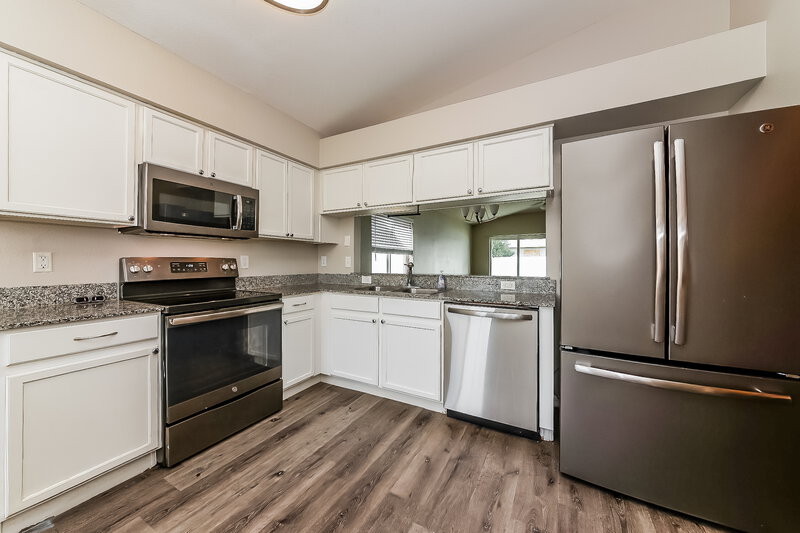 1,950/Mo, 11751 Lynmoor Drive Riverview, FL 33579 Kitchen View