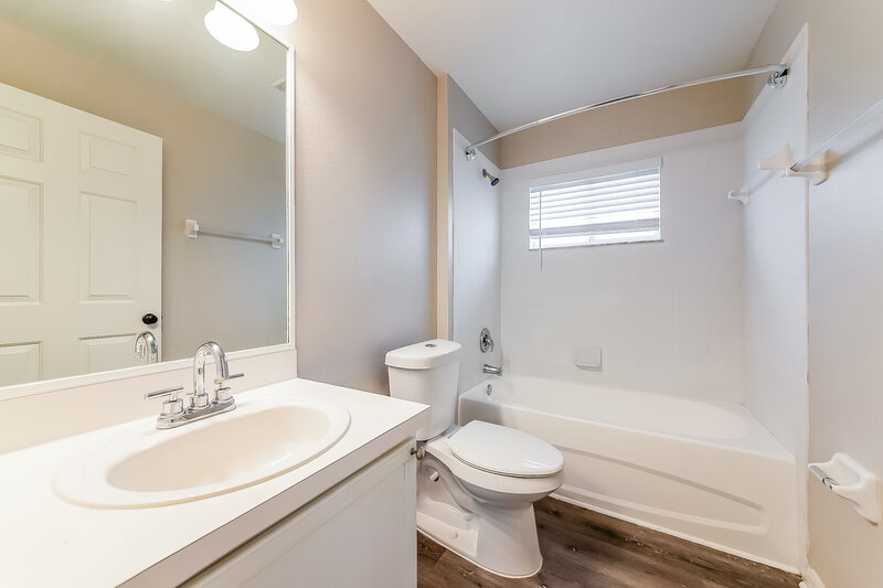 1,950/Mo, 11751 Lynmoor Drive Riverview, FL 33579 Bathroom View