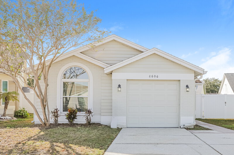 2,480/Mo, 8606 Twin Farms Place Tampa, FL 33635 External View