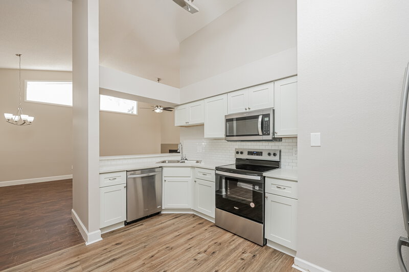 2,480/Mo, 8606 Twin Farms Place Tampa, FL 33635 Kitchen View