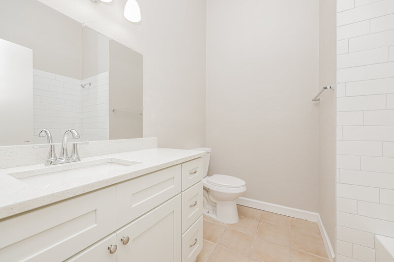 2,480/Mo, 8606 Twin Farms Place Tampa, FL 33635 Main Bathroom View