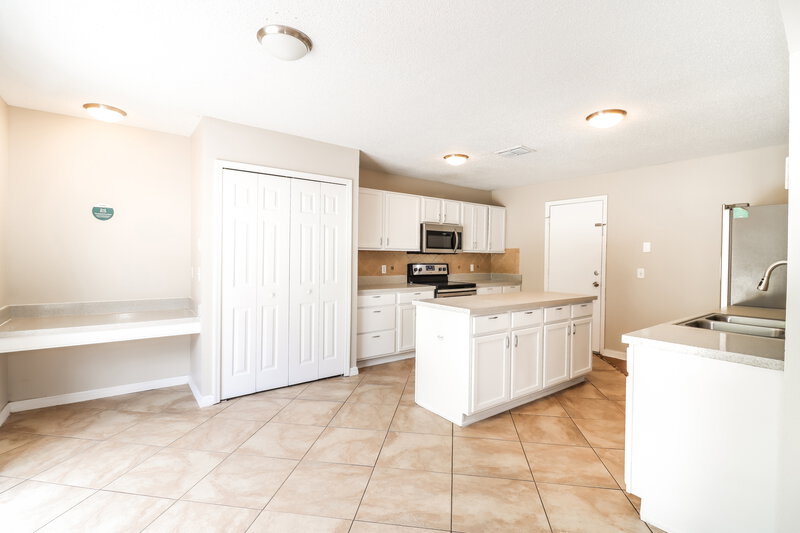 3,680/Mo, 13825 Gentle Woods Avenue Riverview, FL 33569 Kitchen View