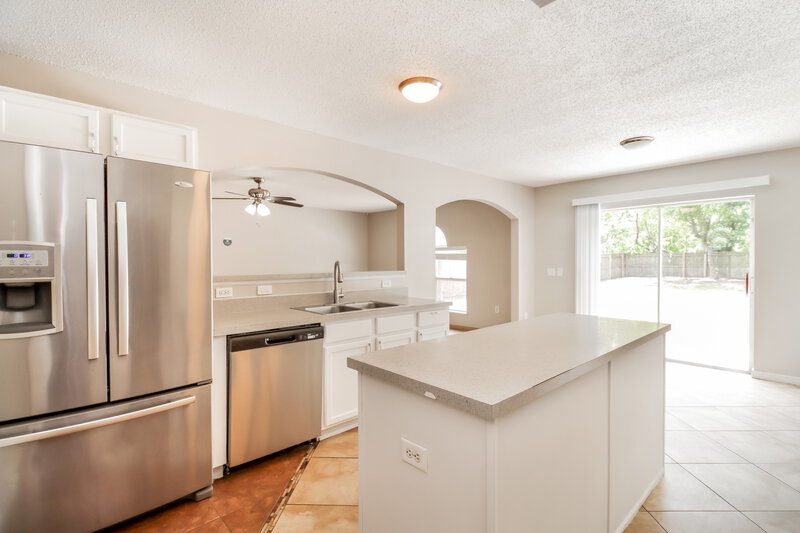 3,680/Mo, 13825 Gentle Woods Avenue Riverview, FL 33569 Kitchen View 3